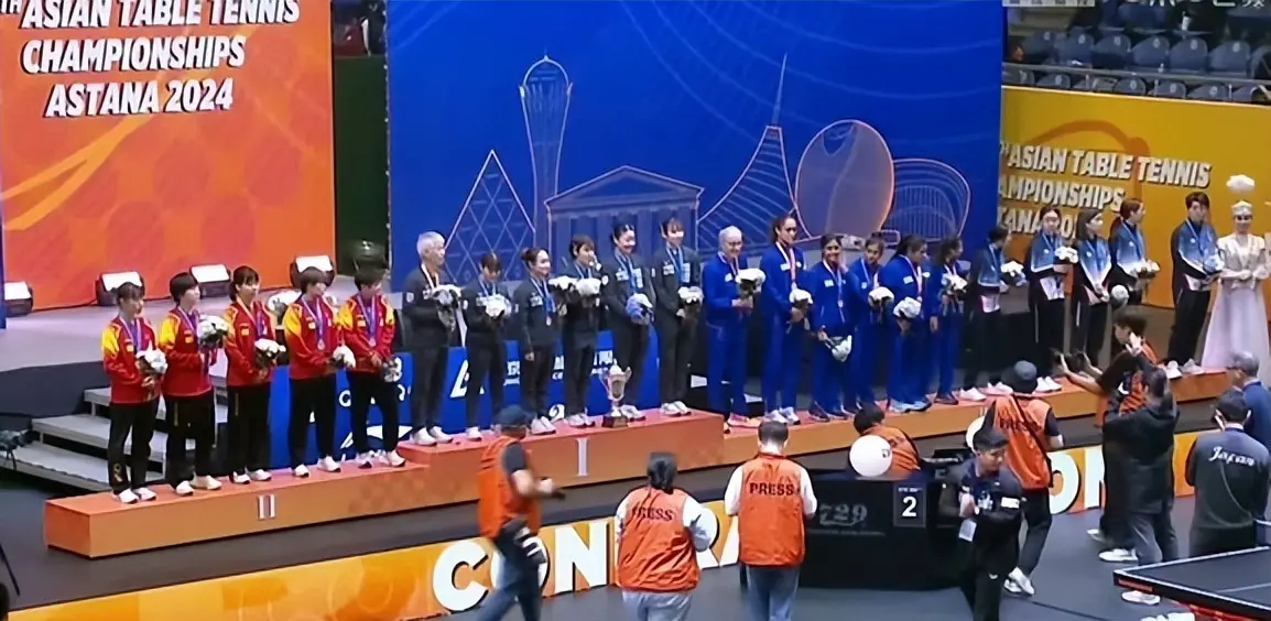 时间来到, 主教练