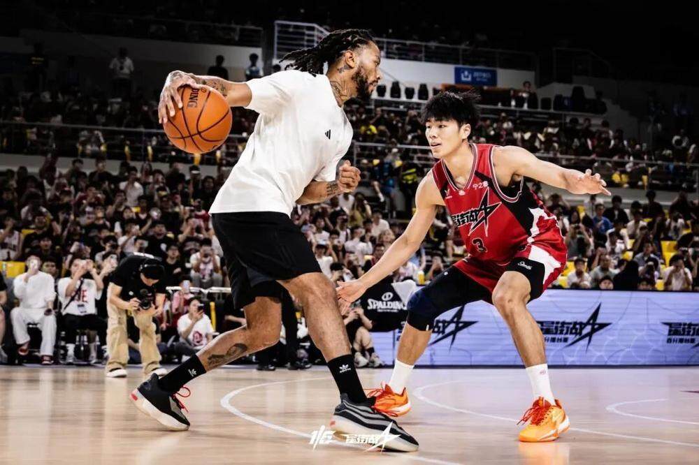 两大场馆完, 球中心的场